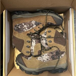 Brand new worn once red head boots